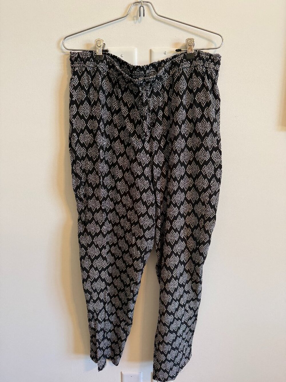 Diane von Furstenberg 100% Silk Pants — Black/Cream Dot Print, Size L
